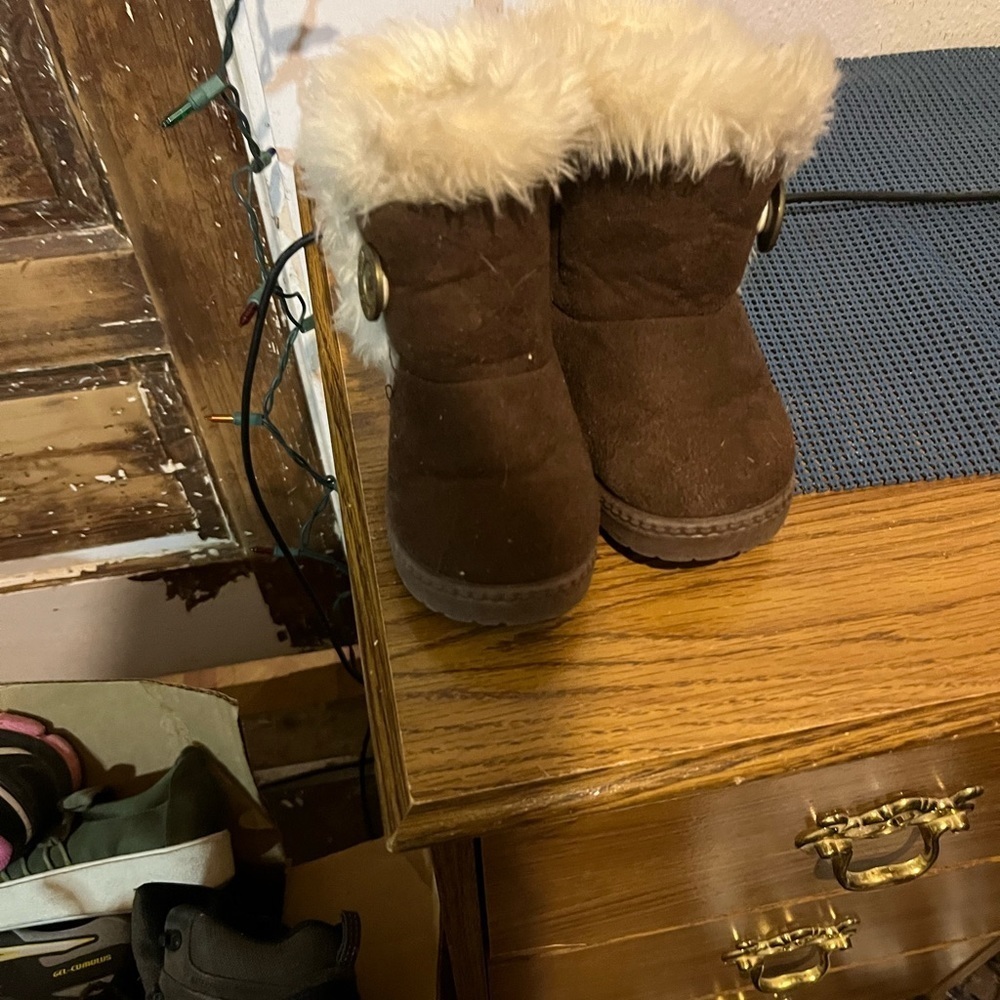 𝅺LITTLE kids boots